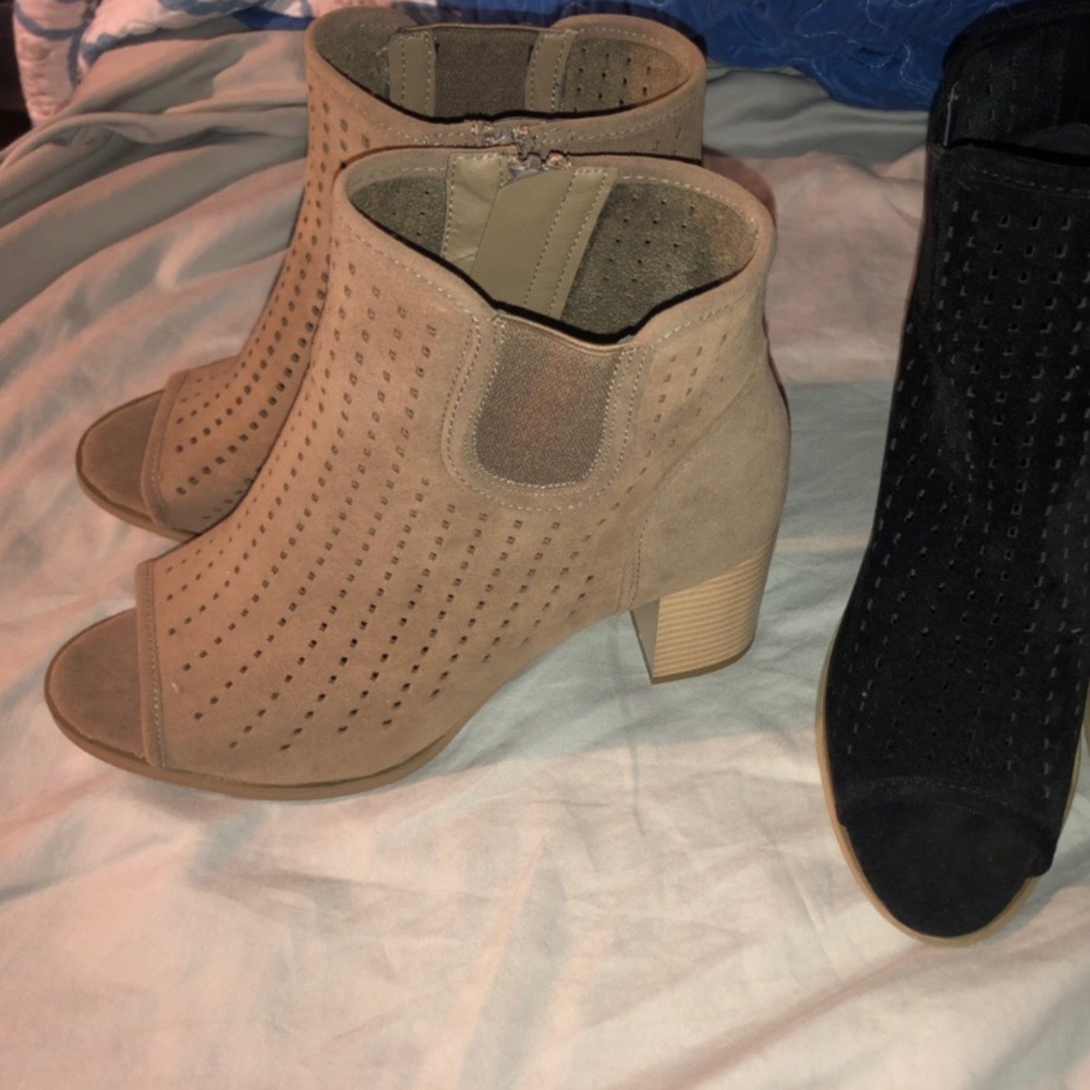 Size 8.5 Journee Ankle Boots